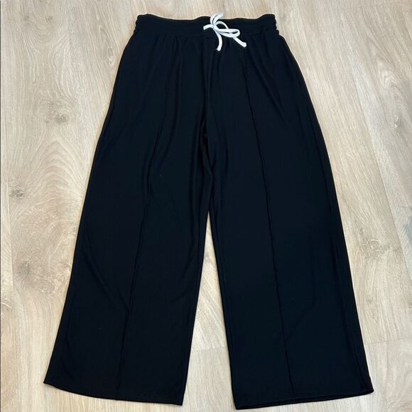 Loungewear Matching Set, Cream Crop Top and Black Wide Leg Pants, Size XL - Picture 4 of 9